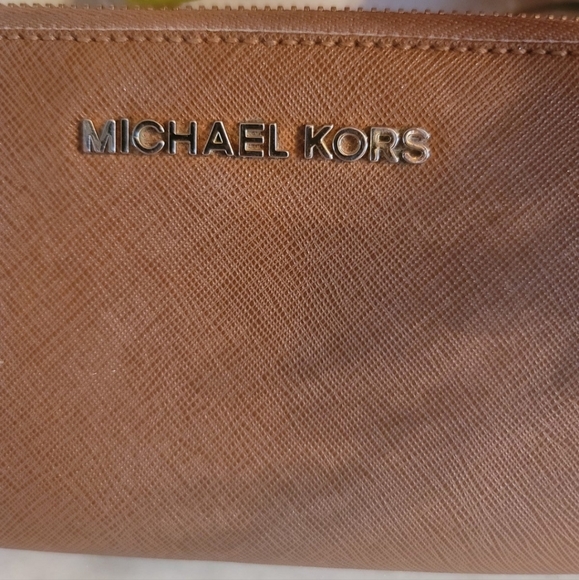 Used in good condition Michael Kors Zipp around Wallet. - Picture 2 of 8